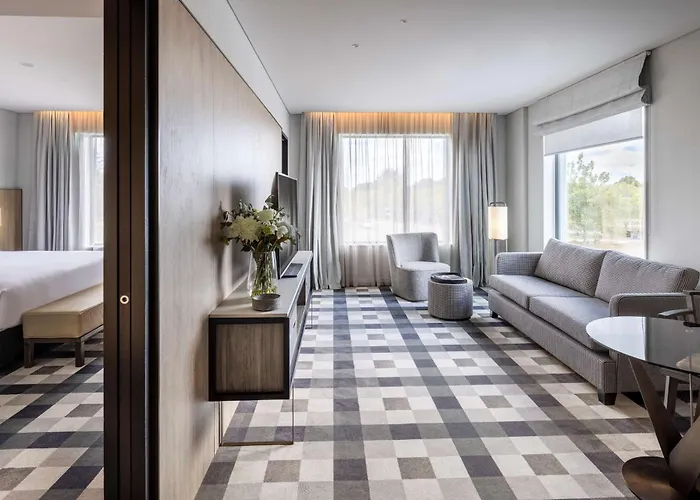 Deluxe King Suite